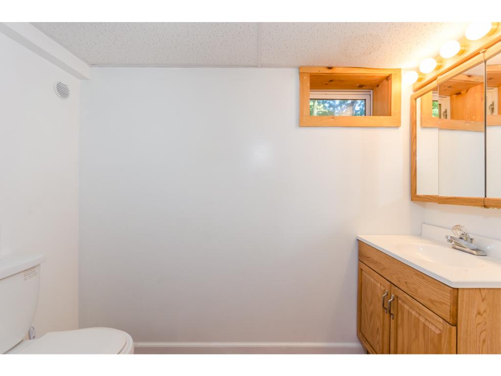 12 Conant Road Nashua, NH 03062 - Photo 23 of 31
