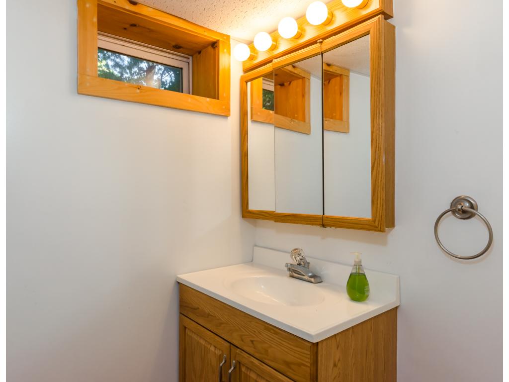 12 Conant Road Nashua, NH 03062 - Photo 24 of 31