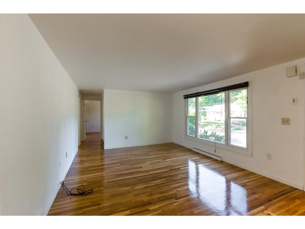 12 Conant Road Nashua, NH 03062 - Photo 4 of 31