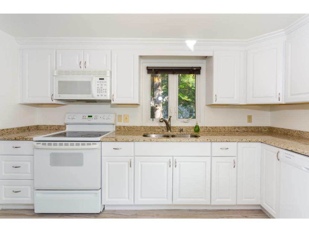 12 Conant Road Nashua, NH 03062 - Photo 7 of 31