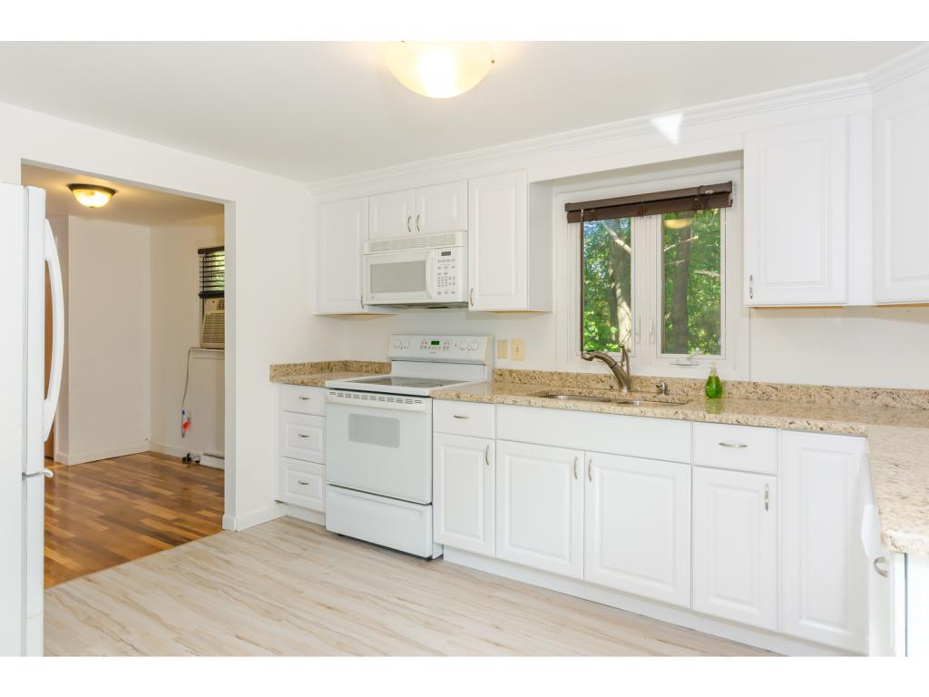 12 Conant Road Nashua, NH 03062 - Photo 8 of 31