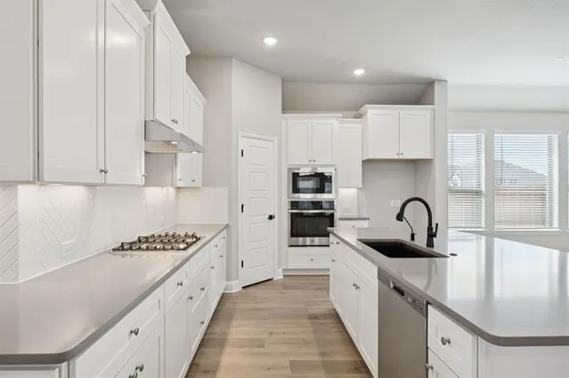 $424,669 | 3822 Walnut Crk Drive, Crandall, TX 75114