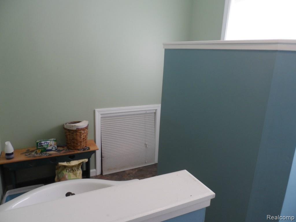688 Ridgecrest Street Fenton, MI 48430 - Photo 25 of 38 SAM_1382.jpg