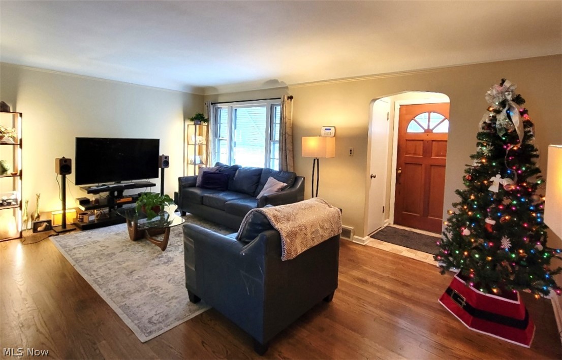 1297 Avondale Road Cleveland, OH 44121 - Photo 9 of 32