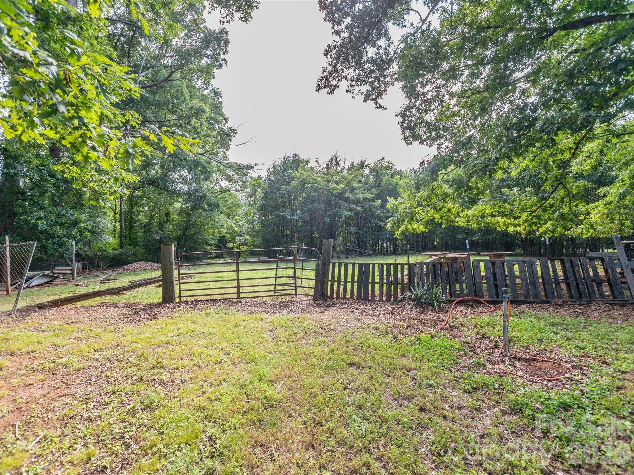 2111 Emmanuel Church Road Conover, NC 28613 - Photo 35 of 40