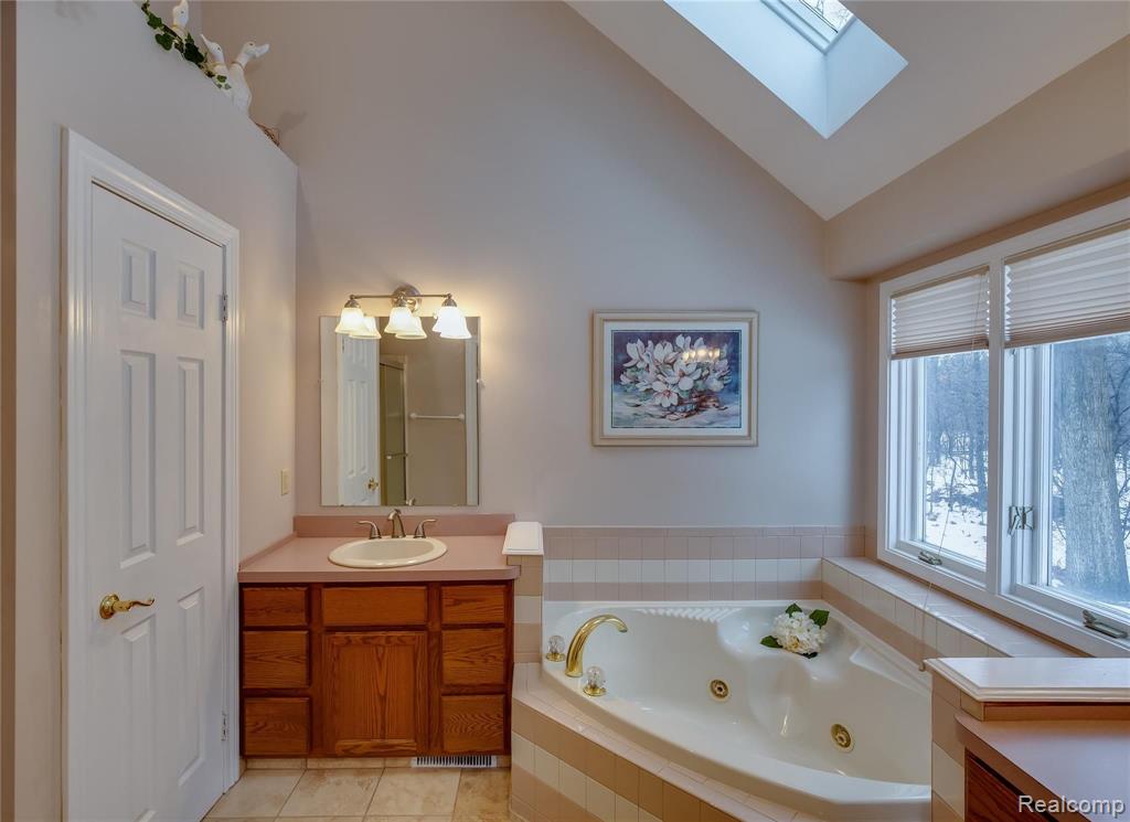 13675 White Lake Road Fenton, MI 48430 - Photo 19 of 26