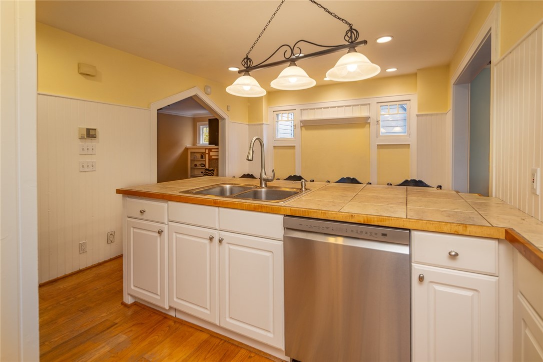 49 Orland Road Irondequoit, NY 14622 - Photo 8 of 37