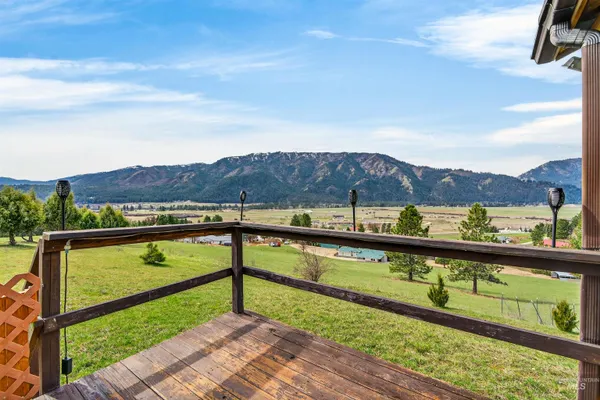 $485,537 | 25 Woodland Dr Garden Valley, Garden Valley, ID 83622