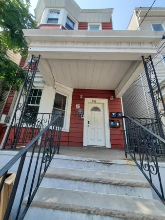 a view of entryway with a front door