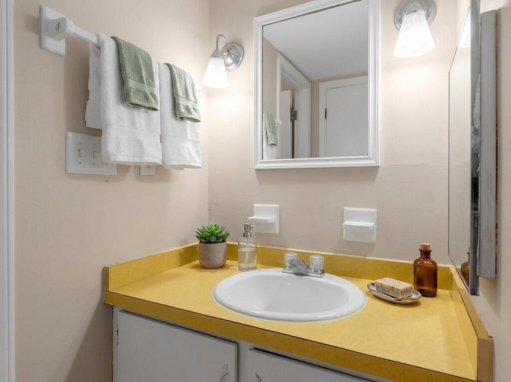 1084 Armstrong Mill Road, Unit B Lexington, KY 40517 - Photo 8 of 17 Digitally staged