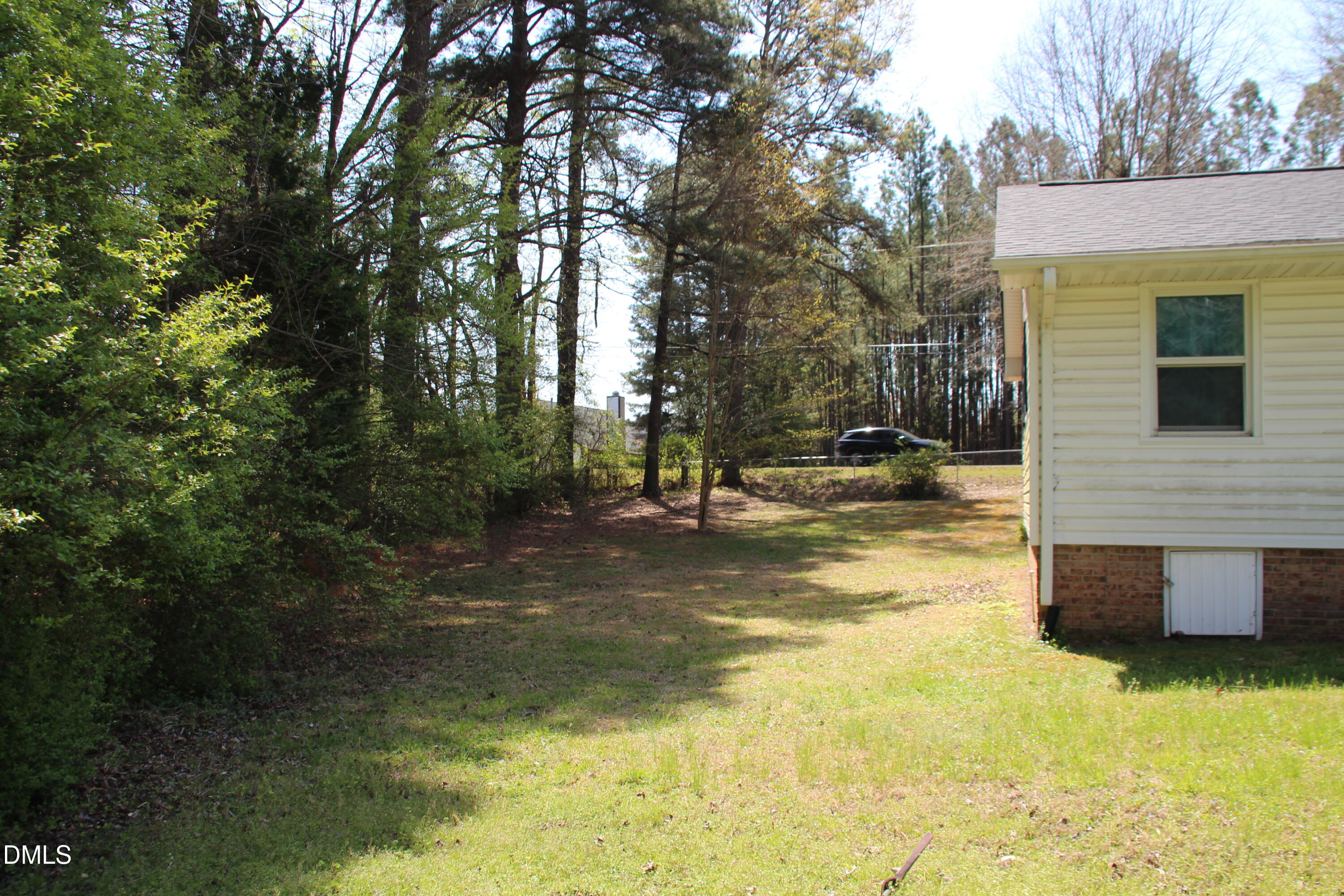 822 Clayton Road Durham, NC 27703 - Photo 3 of 14 IMG_6876