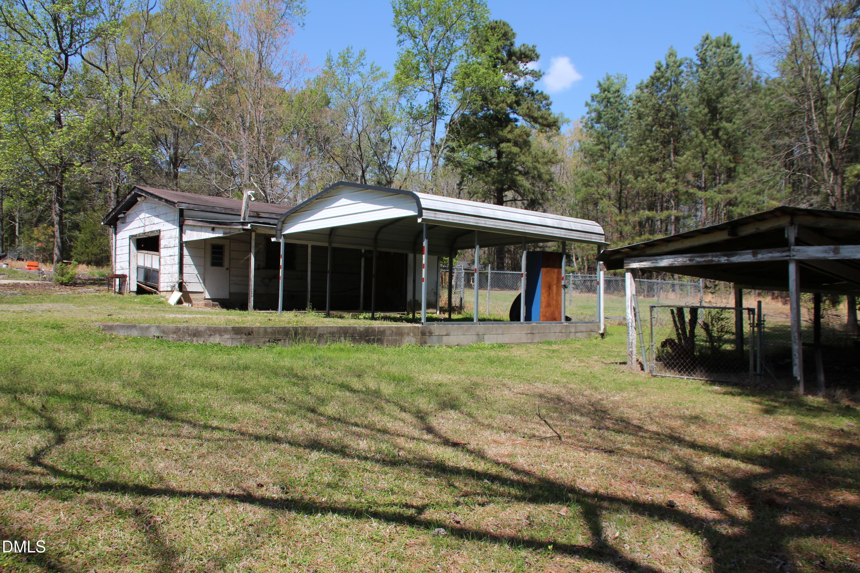 822 Clayton Road Durham, NC 27703 - Photo 4 of 14 IMG_6875