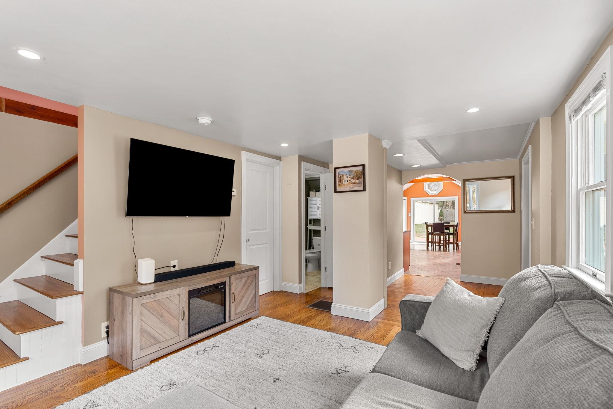 71 Old Rochester Road Dover, NH 03820 - Photo 11 of 40