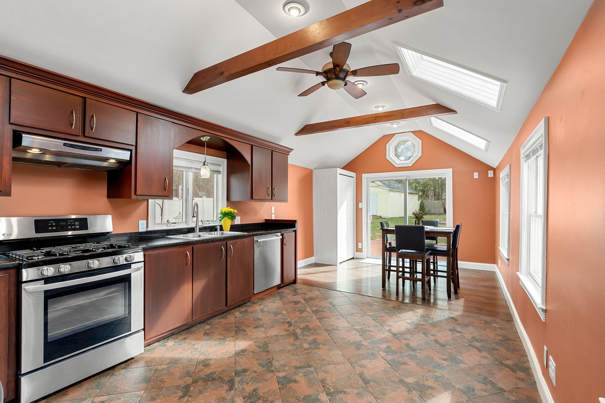 71 Old Rochester Road Dover, NH 03820 - Photo 3 of 40