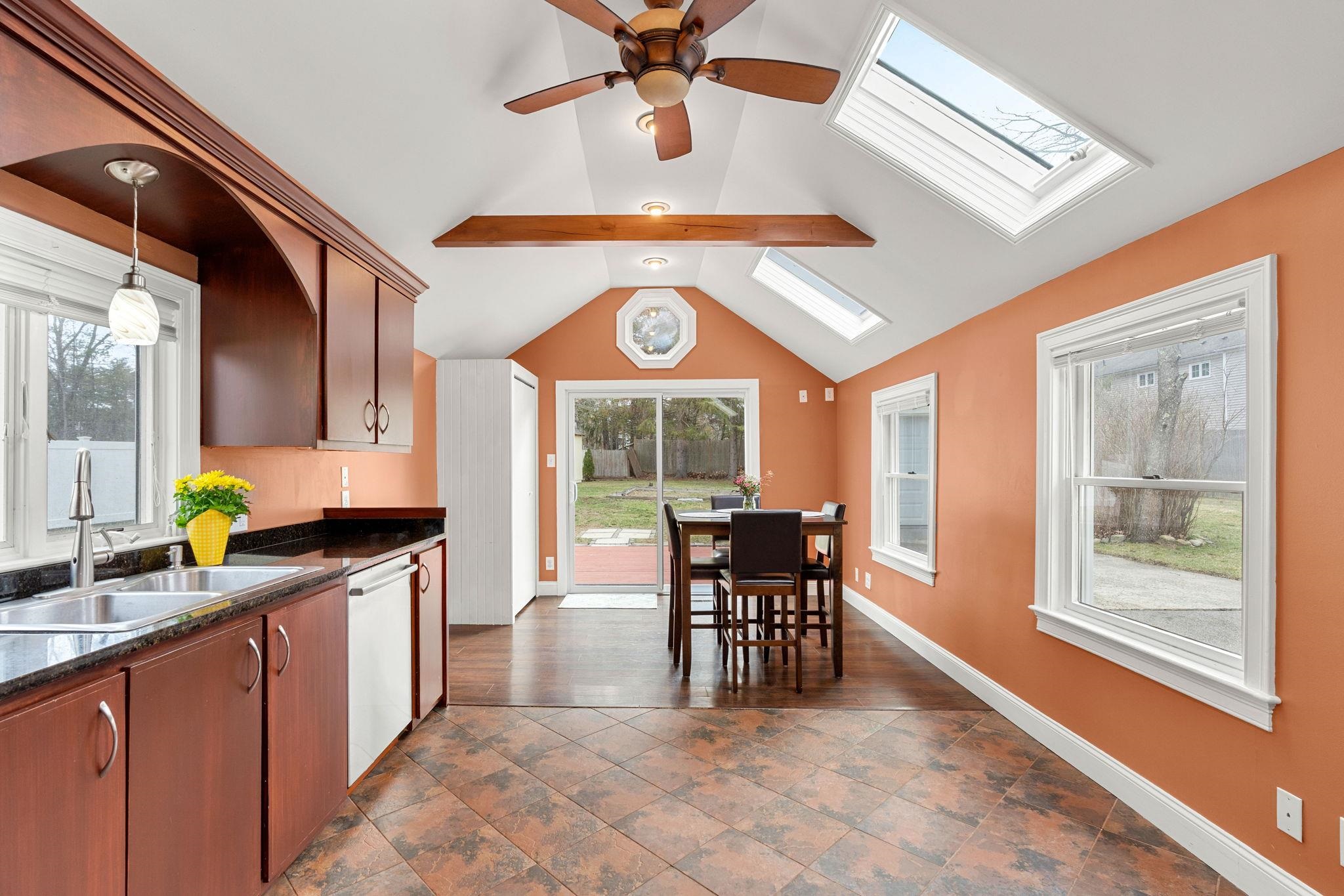 71 Old Rochester Road Dover, NH 03820 - Photo 4 of 40