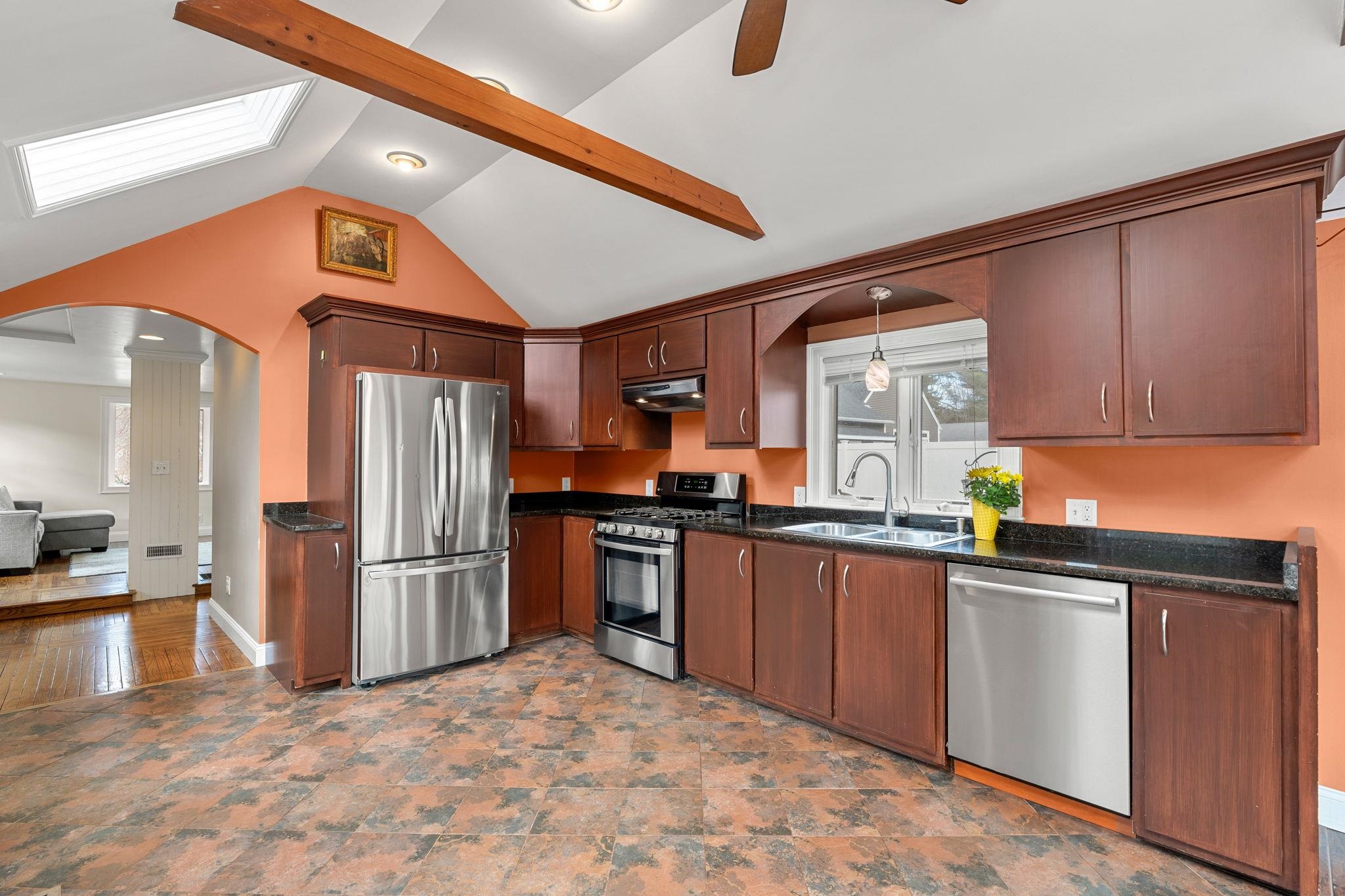 71 Old Rochester Road Dover, NH 03820 - Photo 5 of 40