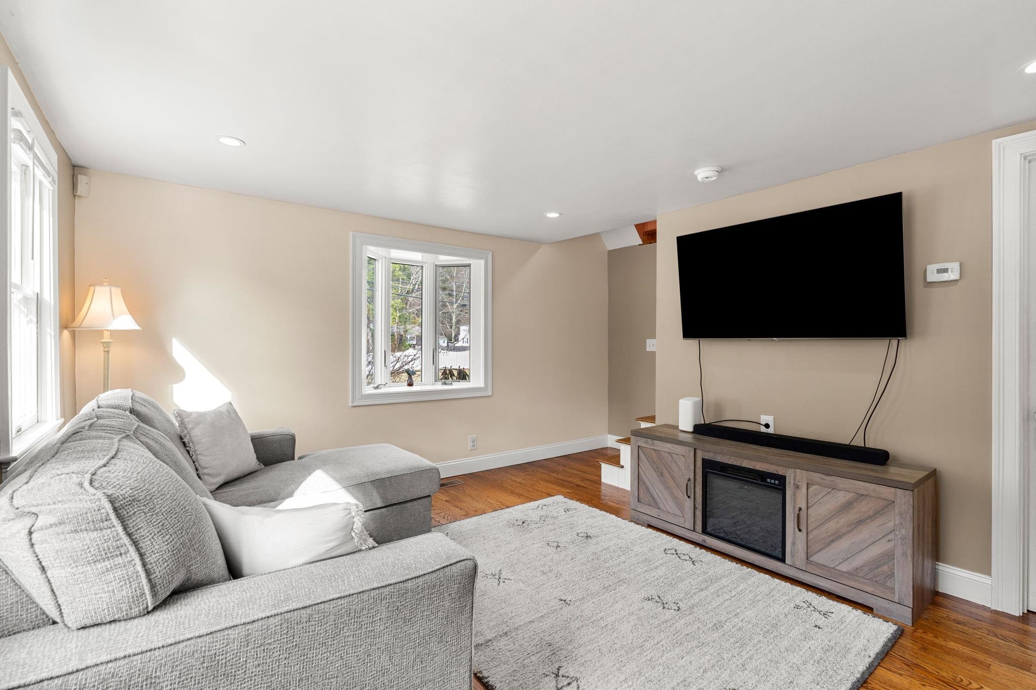 71 Old Rochester Road Dover, NH 03820 - Photo 10 of 40