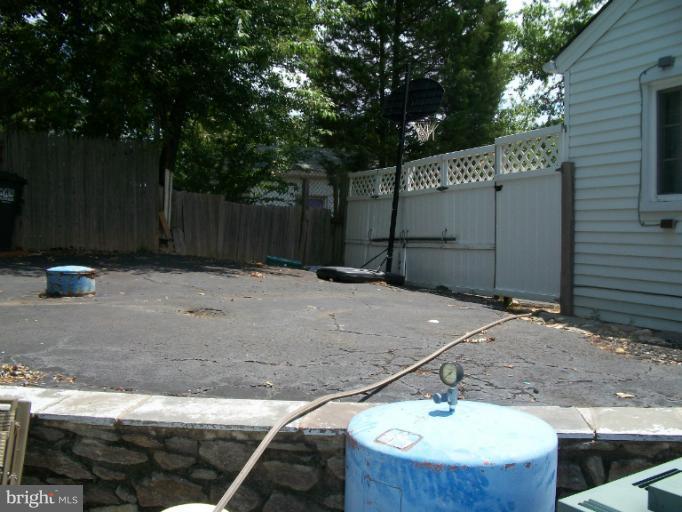 7310 Old Keene Mill Road Springfield, VA 22150 - Photo 24 of 30 a backyard of a house