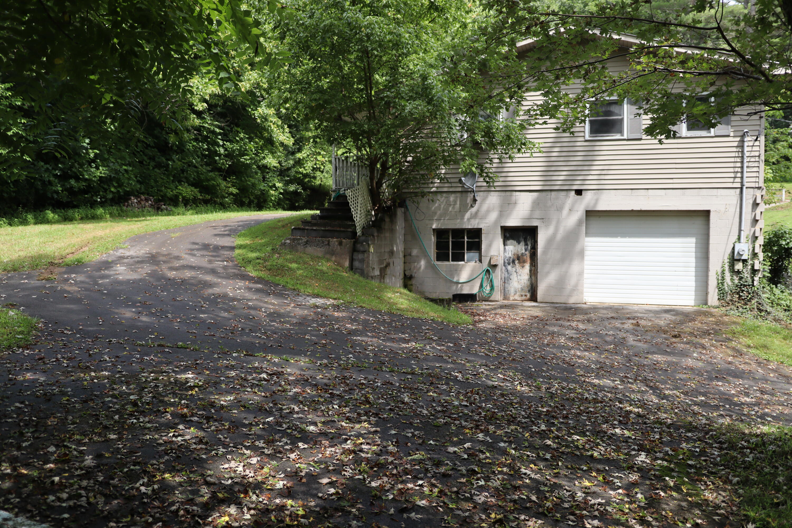 109 Mac Powers Road Unicoi, TN 37692 - Photo 3 of 38 IMG_1940
