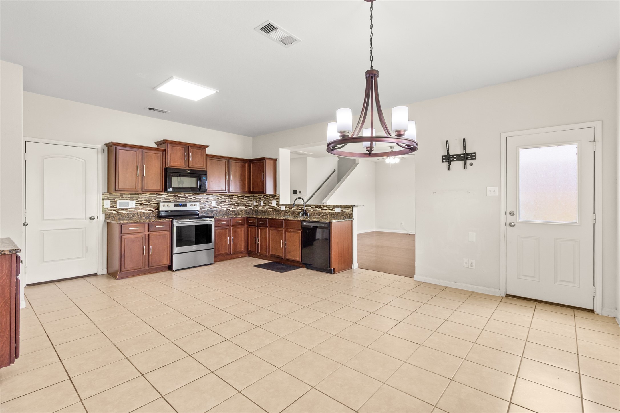9426 Grand Spark Drive Rosharon, TX 77583 - Photo 9 of 31 Adjacent to the kitchen, the spacious dining area offers plenty of room for everyday meals and special gatherings.