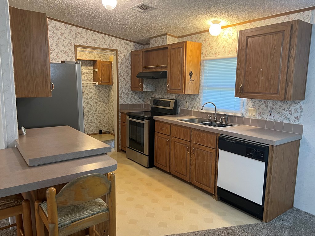905 Hubbard Road Newton, AL 36352 - Photo 2 of 13 Kitchen