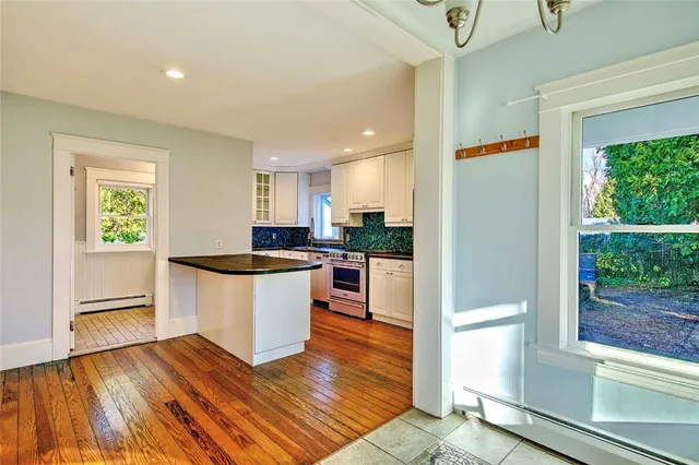 $3,500 | 18 Orchard Avenue, Barrington, RI 02806