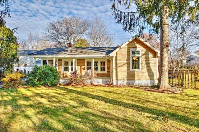 $3,500 | 18 Orchard Avenue, Barrington, RI 02806