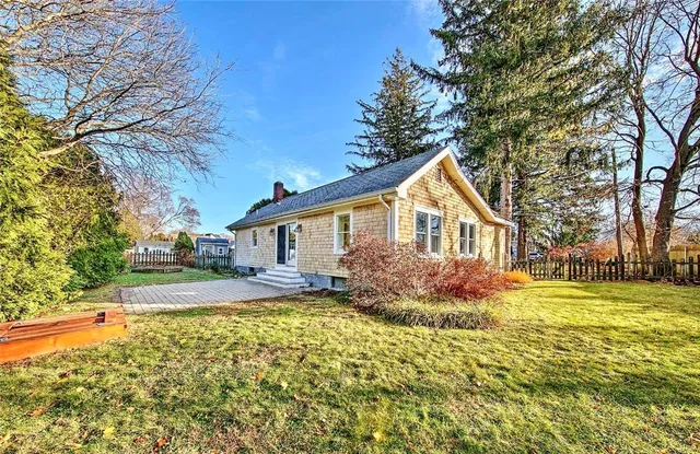 $3,500 | 18 Orchard Avenue, Barrington, RI 02806