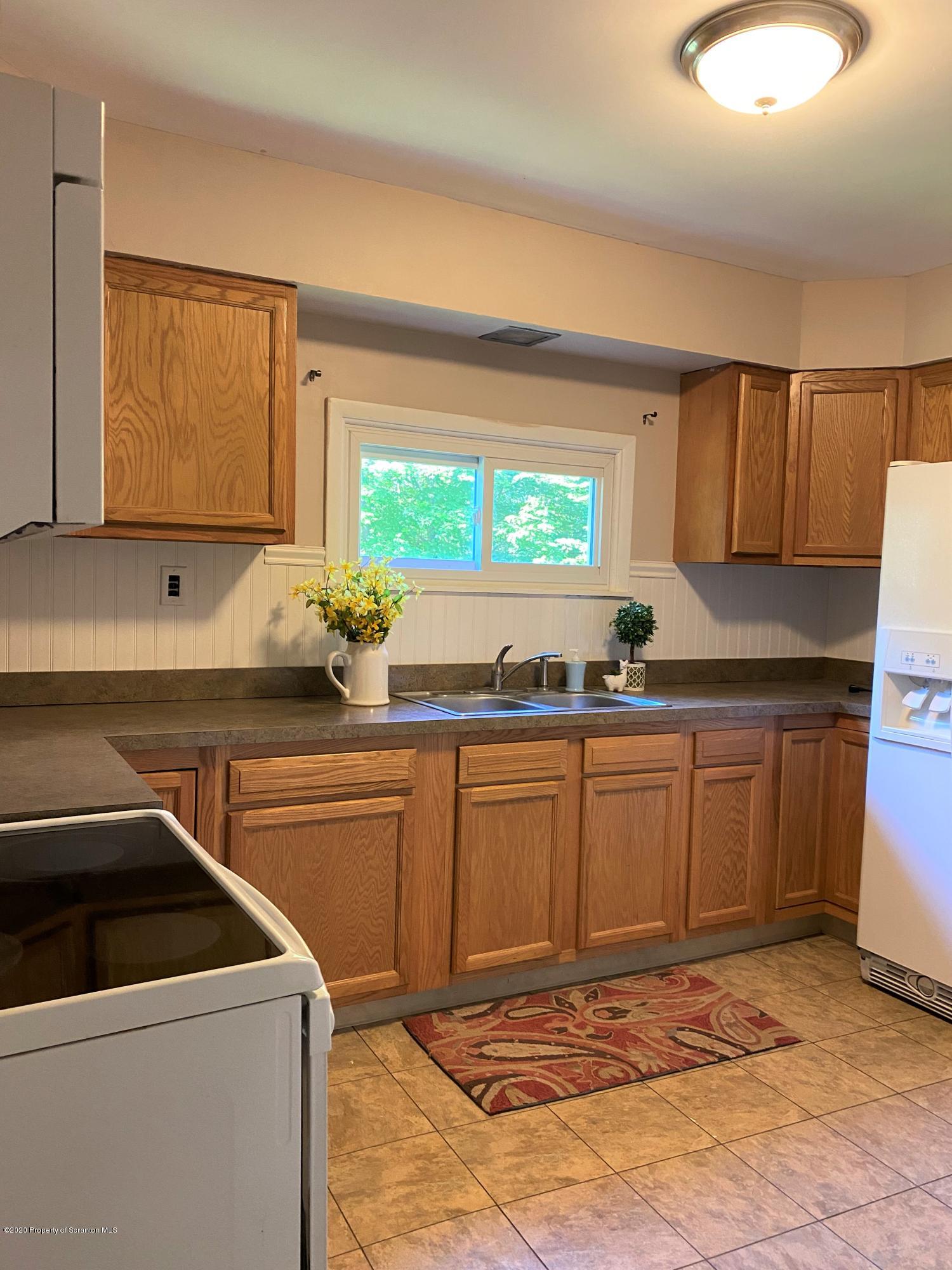28 Farischon Road Moscow, PA 18444 - Photo 8 of 25 Gallery Image 8