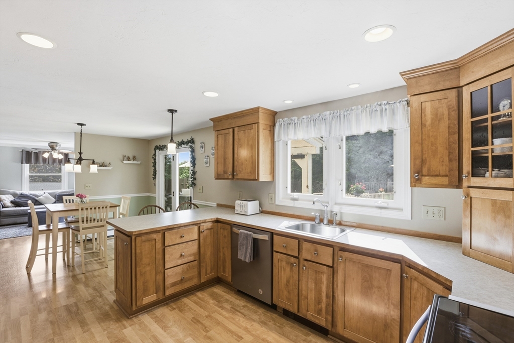 2 Alan Road Hudson, MA 01749 - Photo 9 of 42