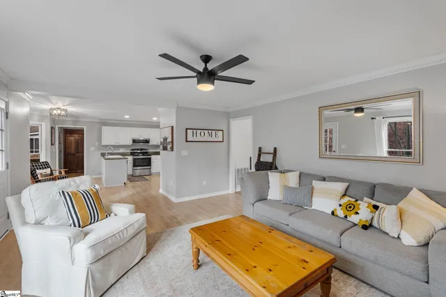 $398,500 | 1106 Willow Branch Drive, Simpsonville, SC 29680