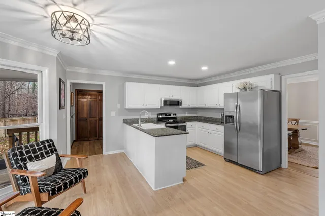 $398,500 | 1106 Willow Branch Drive, Simpsonville, SC 29680