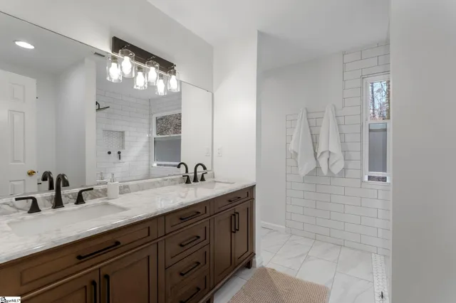 $398,500 | 1106 Willow Branch Drive, Simpsonville, SC 29680