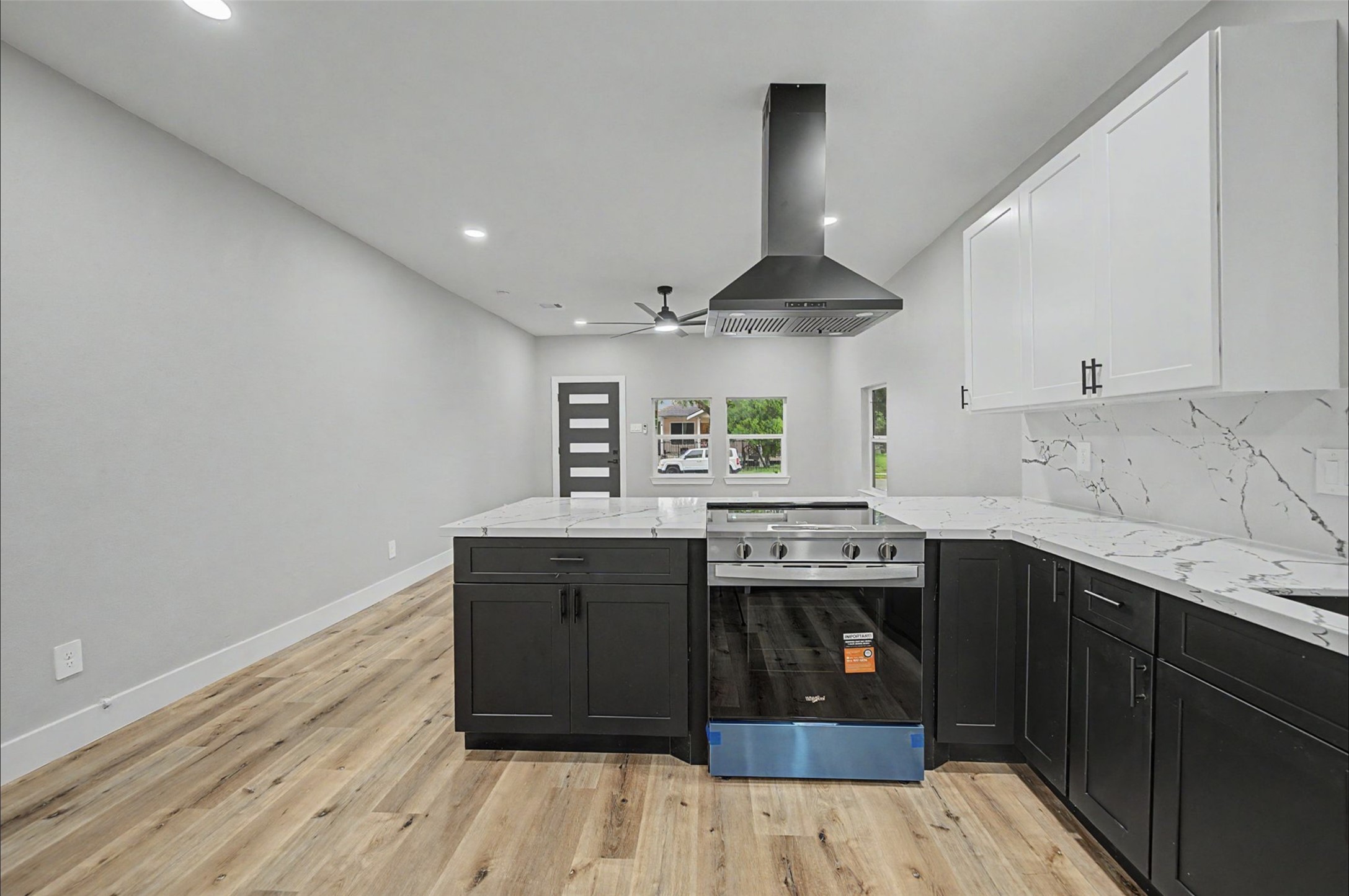 2338 Lidstone Street Houston, TX 77023 - Photo 3 of 17 Beautiful kitchen