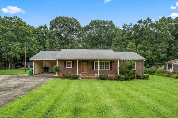 $289,500 | 320 Forest Park Drive, Denton, NC 27239