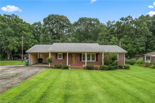 $309,900 | 320 Forest Park Drive, Denton, NC 27239