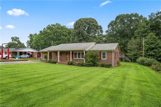 $309,900 | 320 Forest Park Drive, Denton, NC 27239