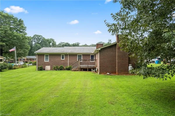 $289,500 | 320 Forest Park Drive, Denton, NC 27239