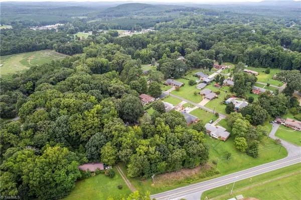 $289,500 | 320 Forest Park Drive, Denton, NC 27239