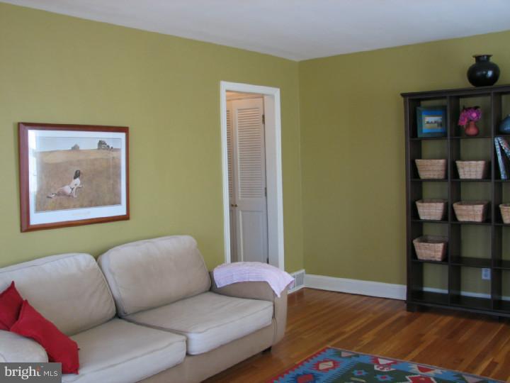 501 Fairmont Road Havertown, PA 19083 - Photo 3 of 23 Living Room