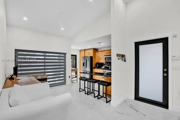a view of entryway and livingroom with furniture