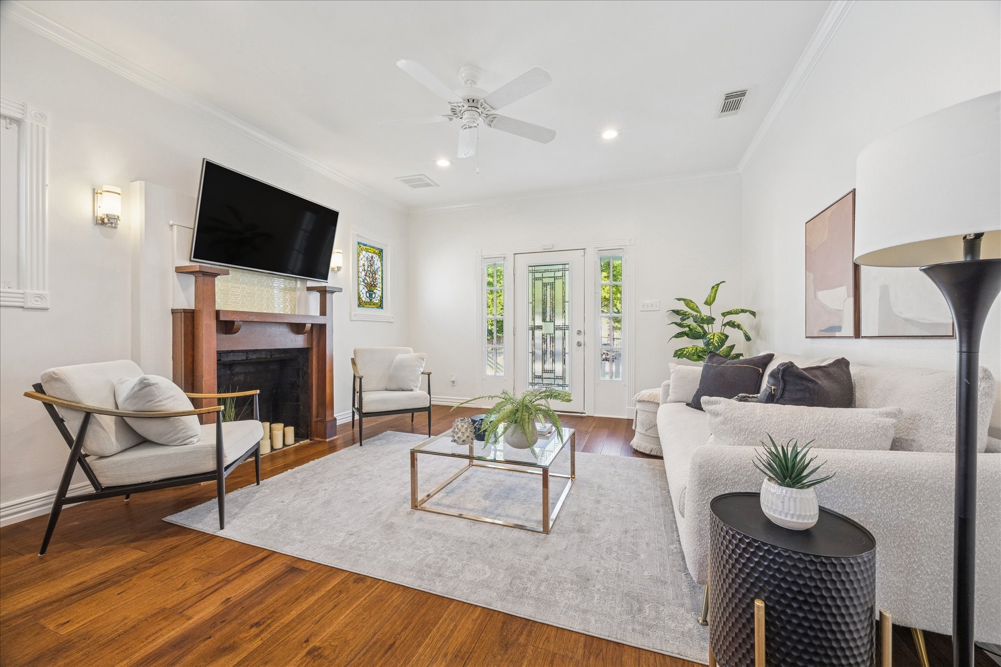 709 Walton Street Houston, TX 77009 - Photo 16 of 31 Living room with hardwood floors, fireplace and recessed lighting.