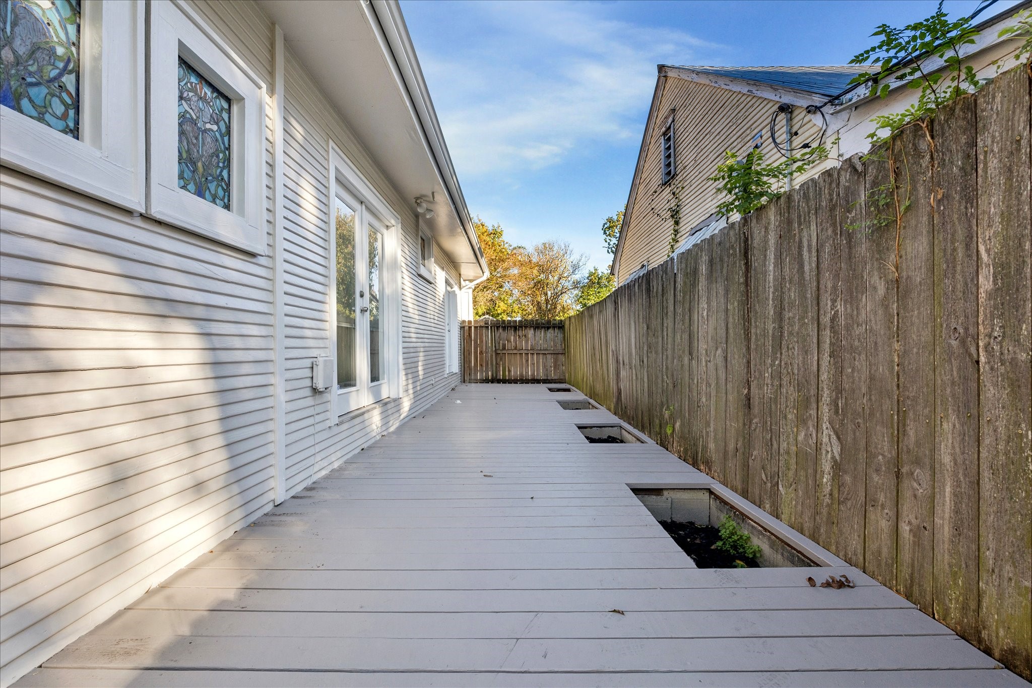 709 Walton Street Houston, TX 77009 - Photo 31 of 31 Private side deck with easy backyard connection.
