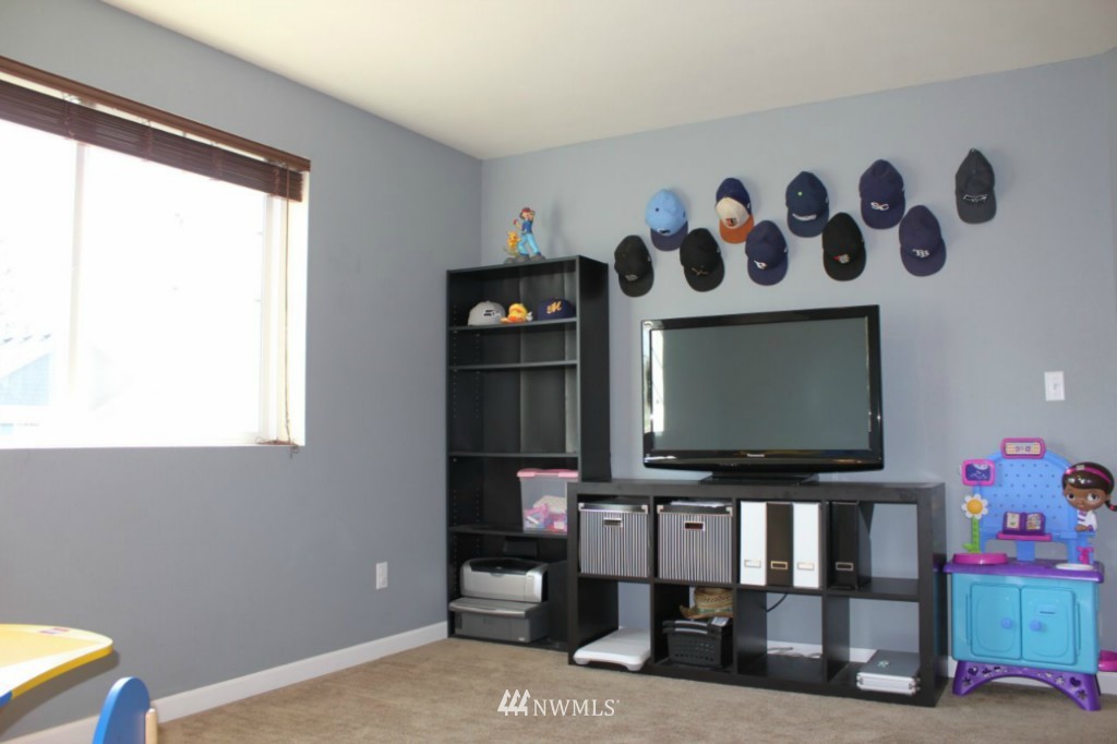 5030 Northeast 3rd Street Renton, WA 98059 - Photo 9 of 17