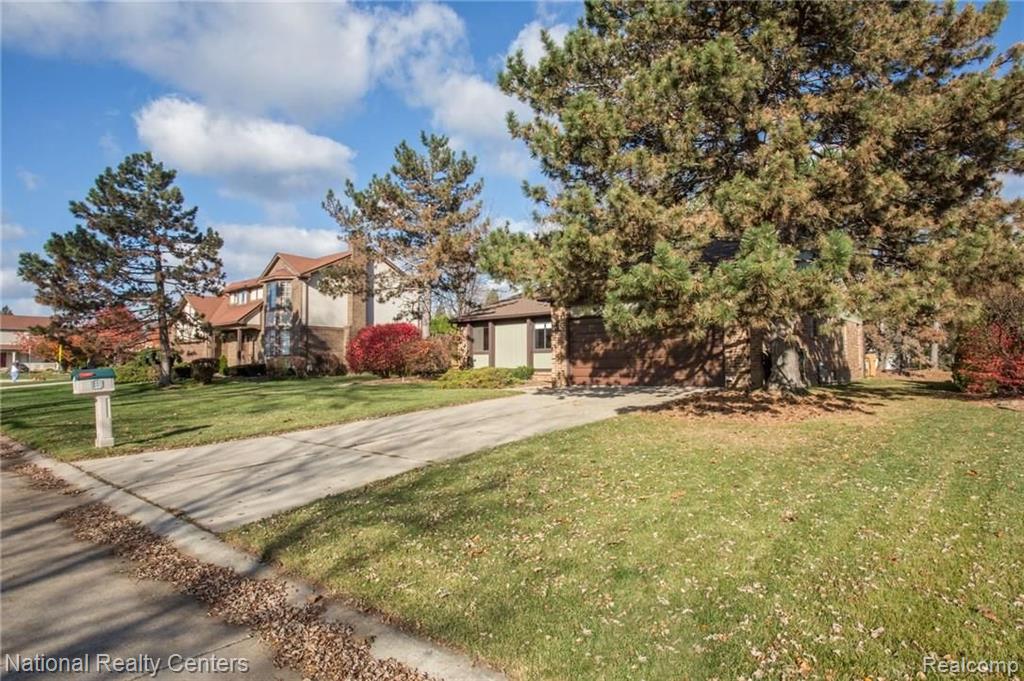 384 Prospect Drive Rochester Hills, MI 48307 - Photo 2 of 32