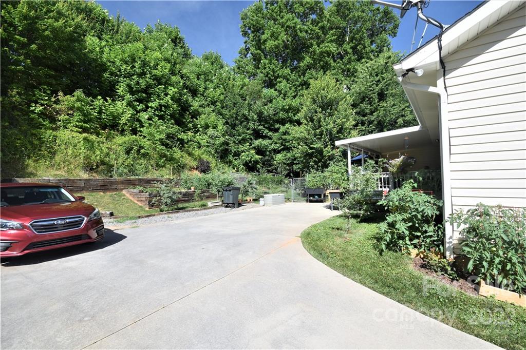 84 Broadview Road Waynesville, NC 28786 - Photo 11 of 35 Gallery Image 11