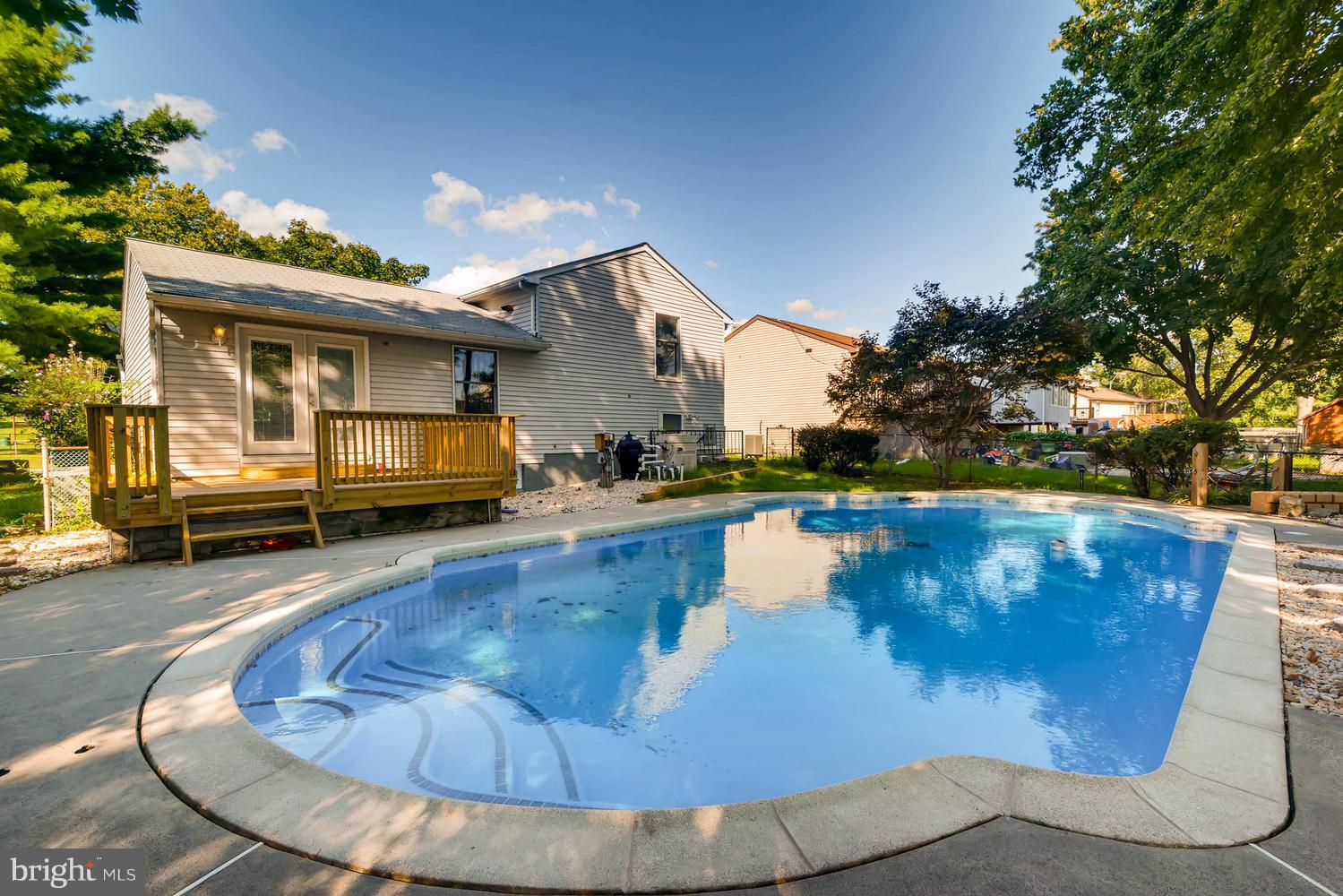 7 Raintree Court Baltimore, MD 21221 - Photo 23 of 27 Beautiful walkout inground pool