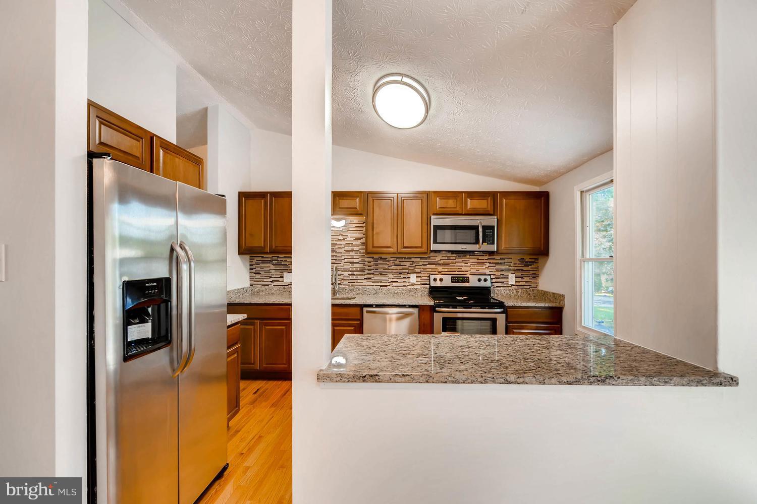 7 Raintree Court Baltimore, MD 21221 - Photo 7 of 27 NEW KIT w/ SS appliances and breakfast bar