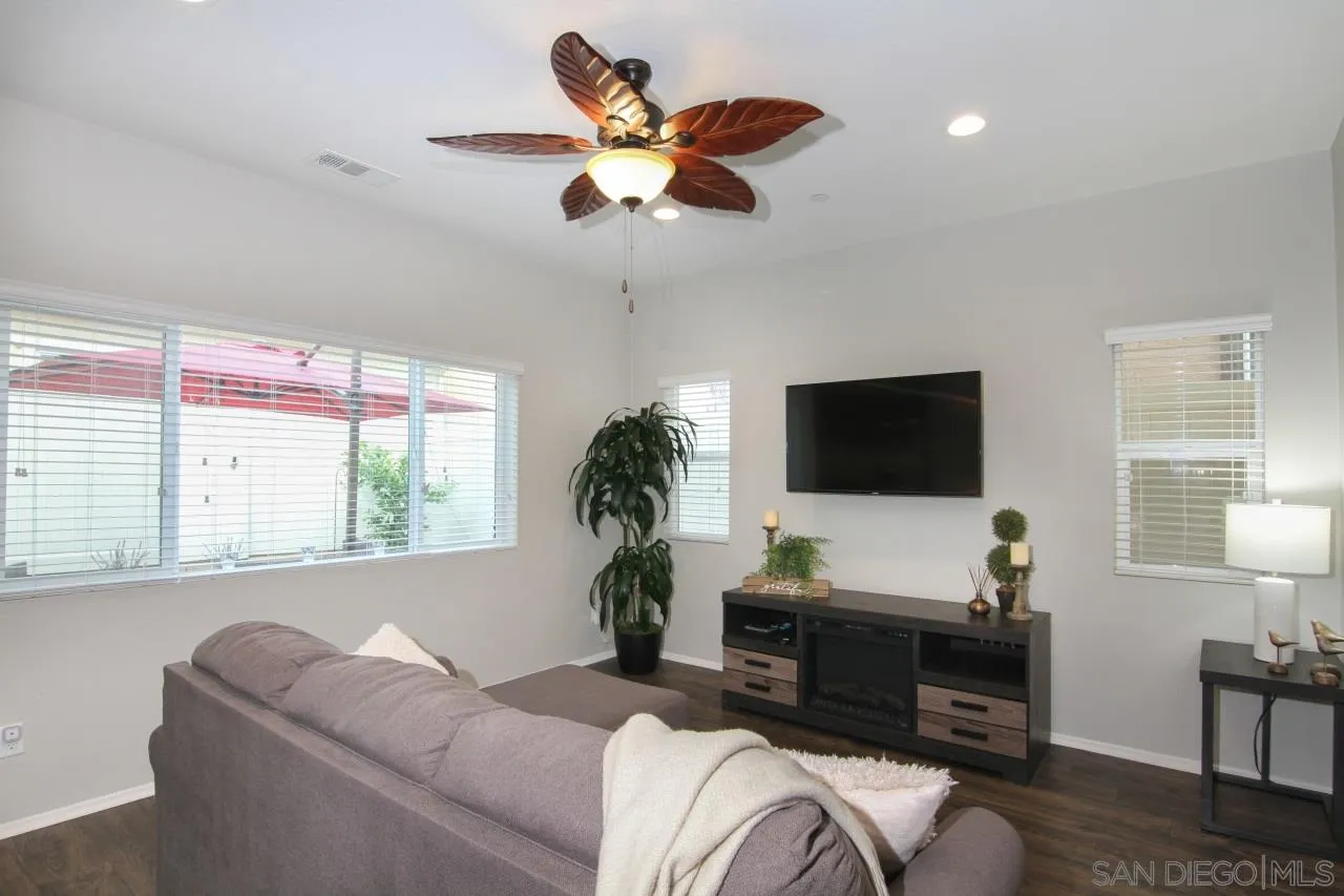 210 Oberlander Way Fallbrook, CA 92028 - Photo 9 of 48 Gallery Image 9