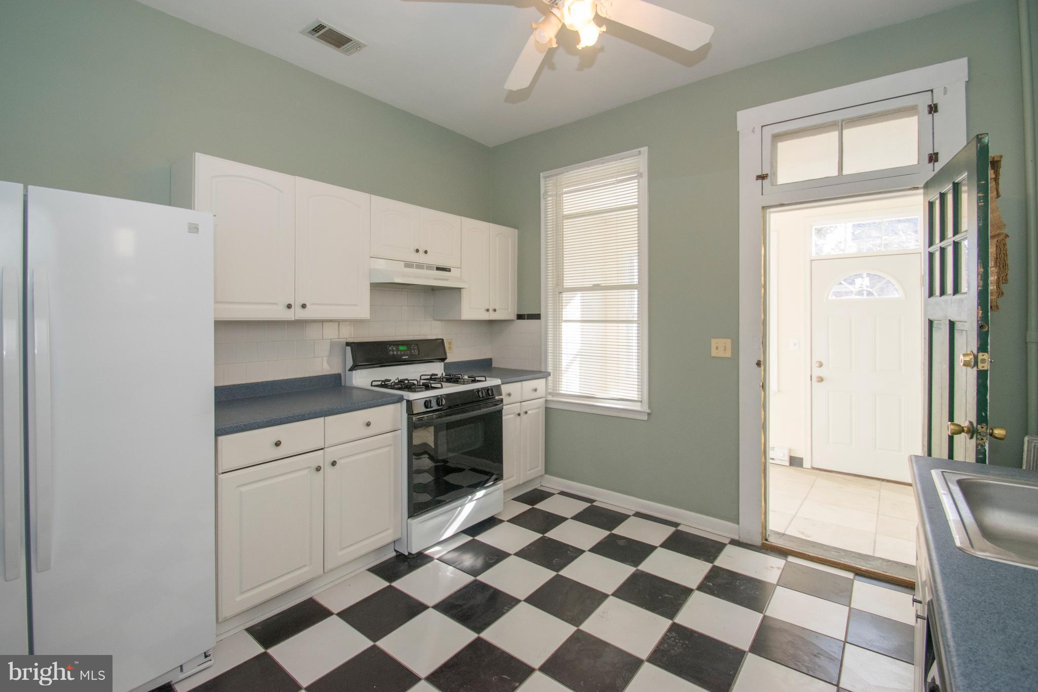 3415 Harford Road Baltimore, MD 21213 - Photo 11 of 29 Kitchen
